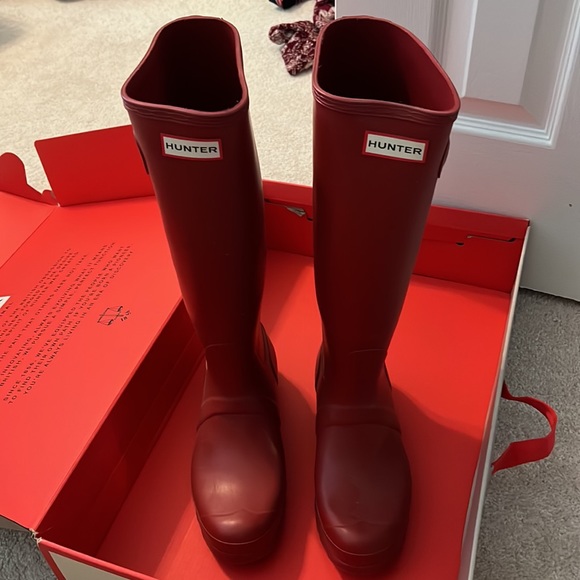 Red Hunter rain boots - Picture 6 of 16